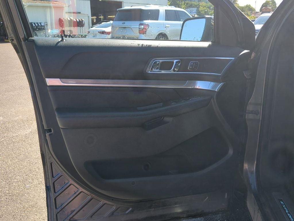 Used 2017 Magnetic Ford Sport image 13
