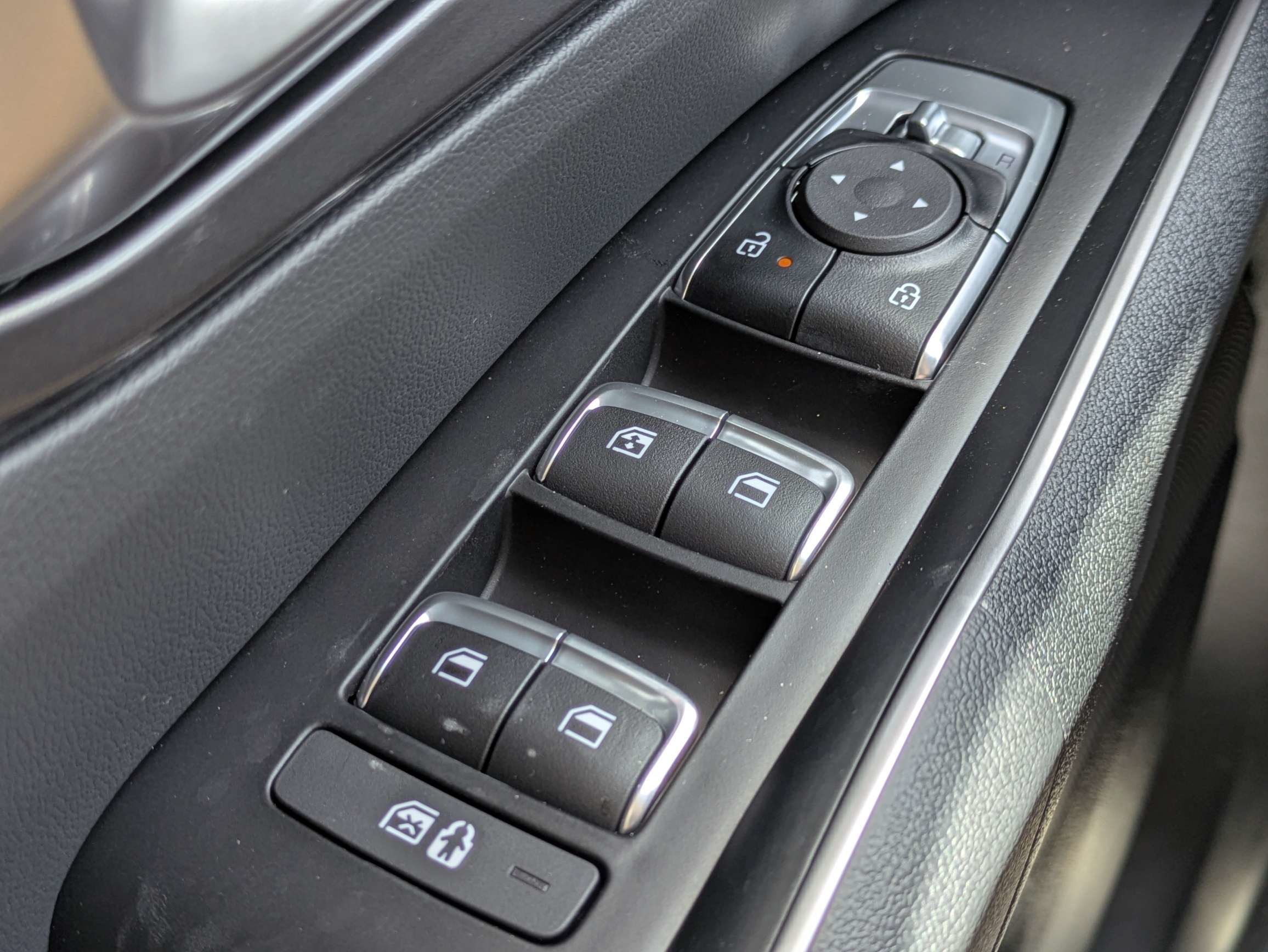 New 2026 Ivory Silver Kia LX image 27