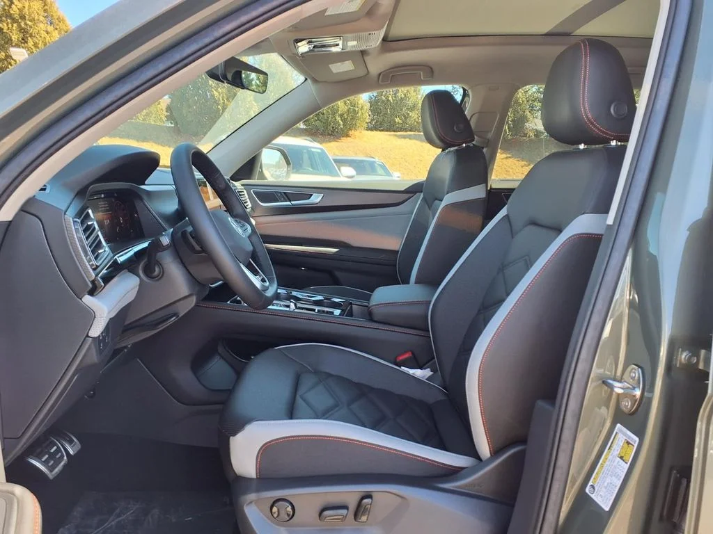 New 2026 Avocado Green Pearl Volkswagen 2.0T Peak Edition image 7