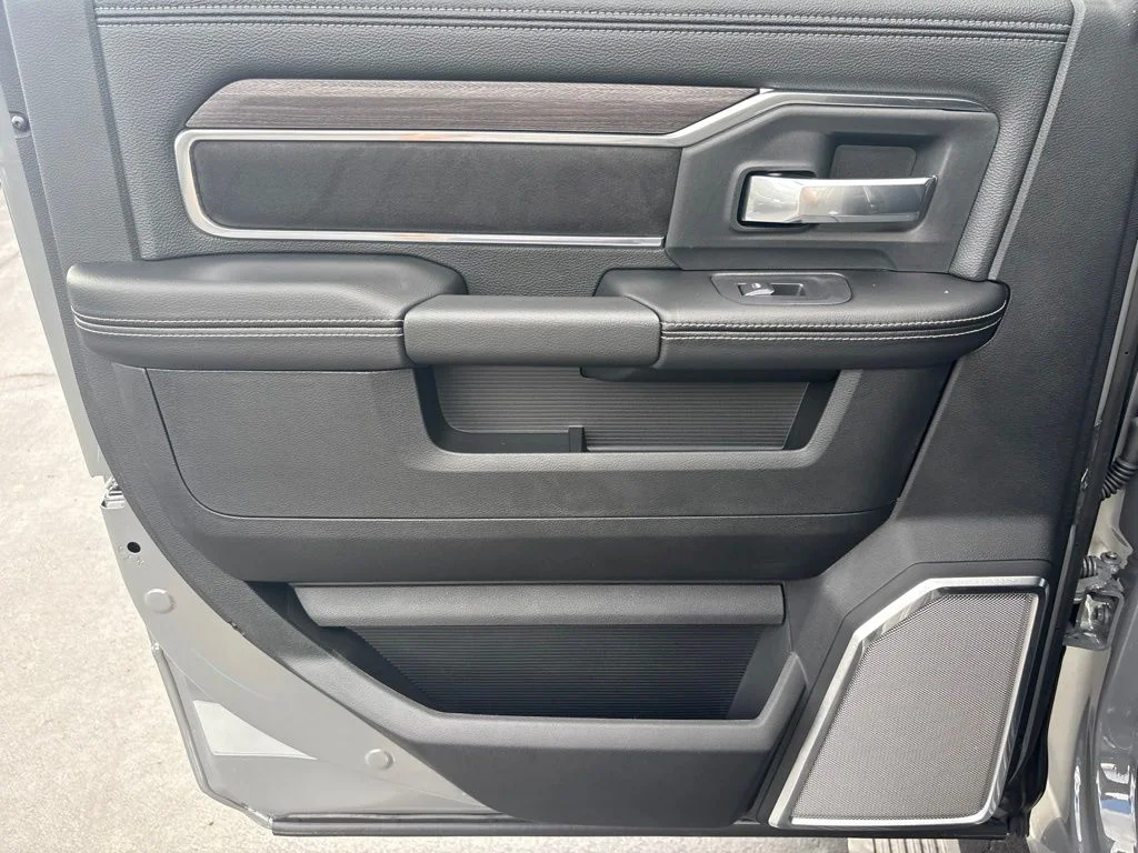 New 2026 Ceramic Gray Clear-Coat Exterior Paint RAM LARAMIE image 30
