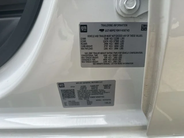 Used 2024 White GMC AT4 image 37