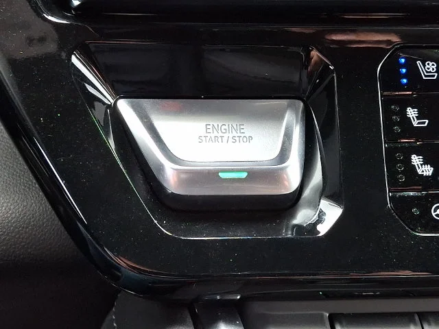 Used 2023 Silver GMC Denali image 24