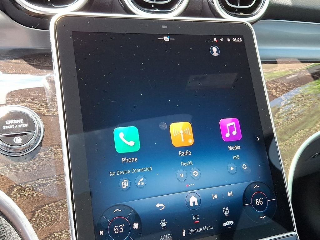 New 2026 Polar White Mercedes-Benz GLC 300 image 12