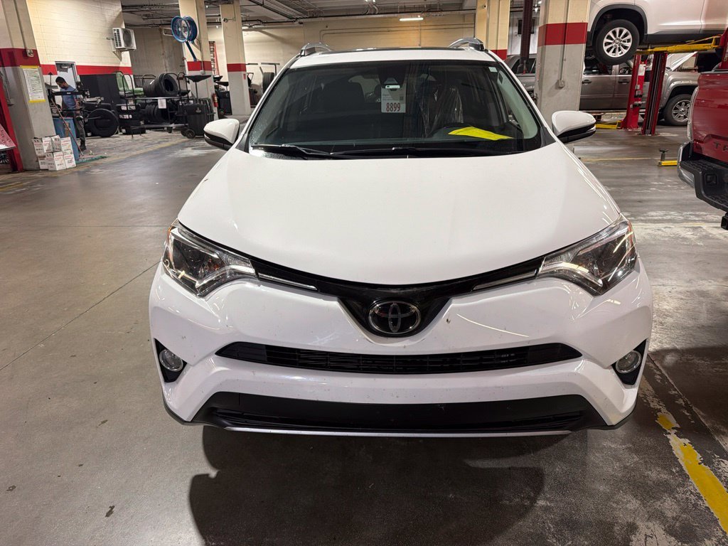 Used 2018 White Toyota XLE image 1