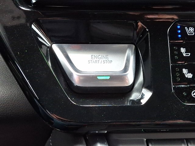 Used 2023 Silver GMC Denali image 24