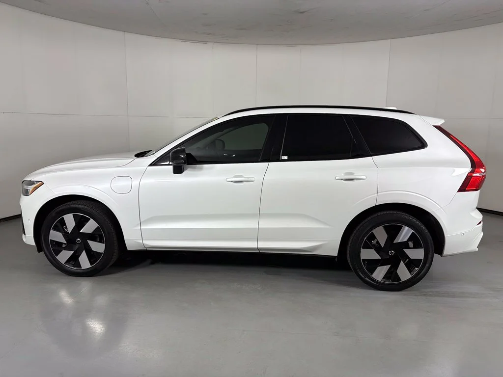 Used 2024 White Volvo T8 Plus Dark Theme image 5