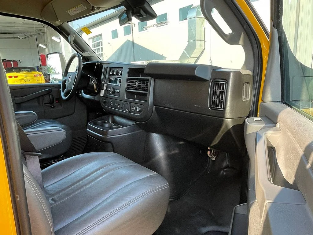 Used 2021  GMC Work Van image 16