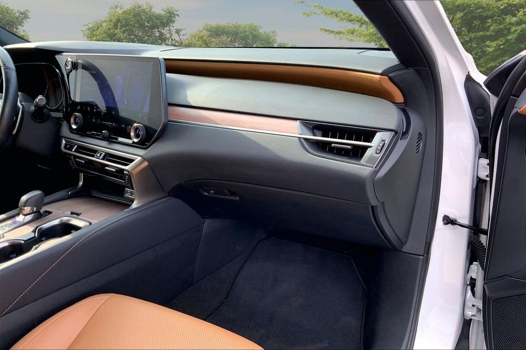 Used 2024 White Lexus 350 Premium image 25