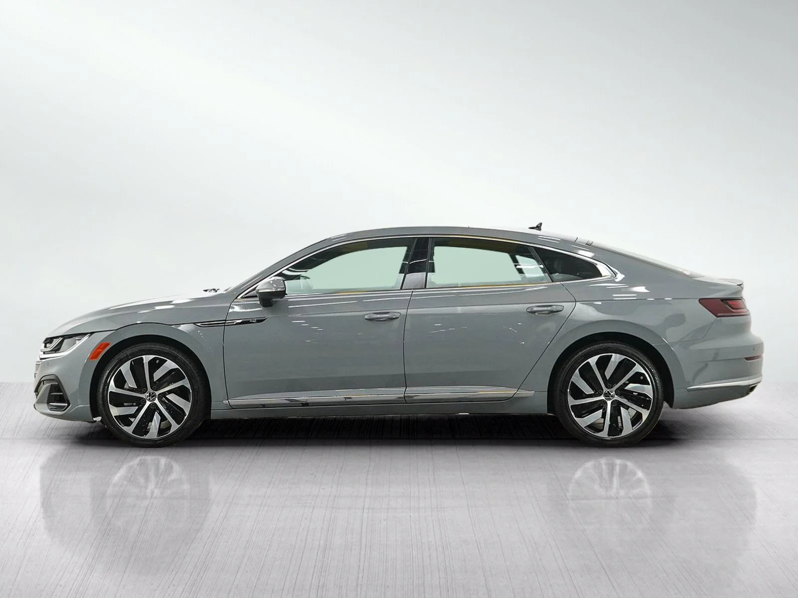 Used 2022 Volkswagen Arteon SEL R-Line with VIN WVWAR7AN9NE012266 for sale in Minneapolis, Minnesota