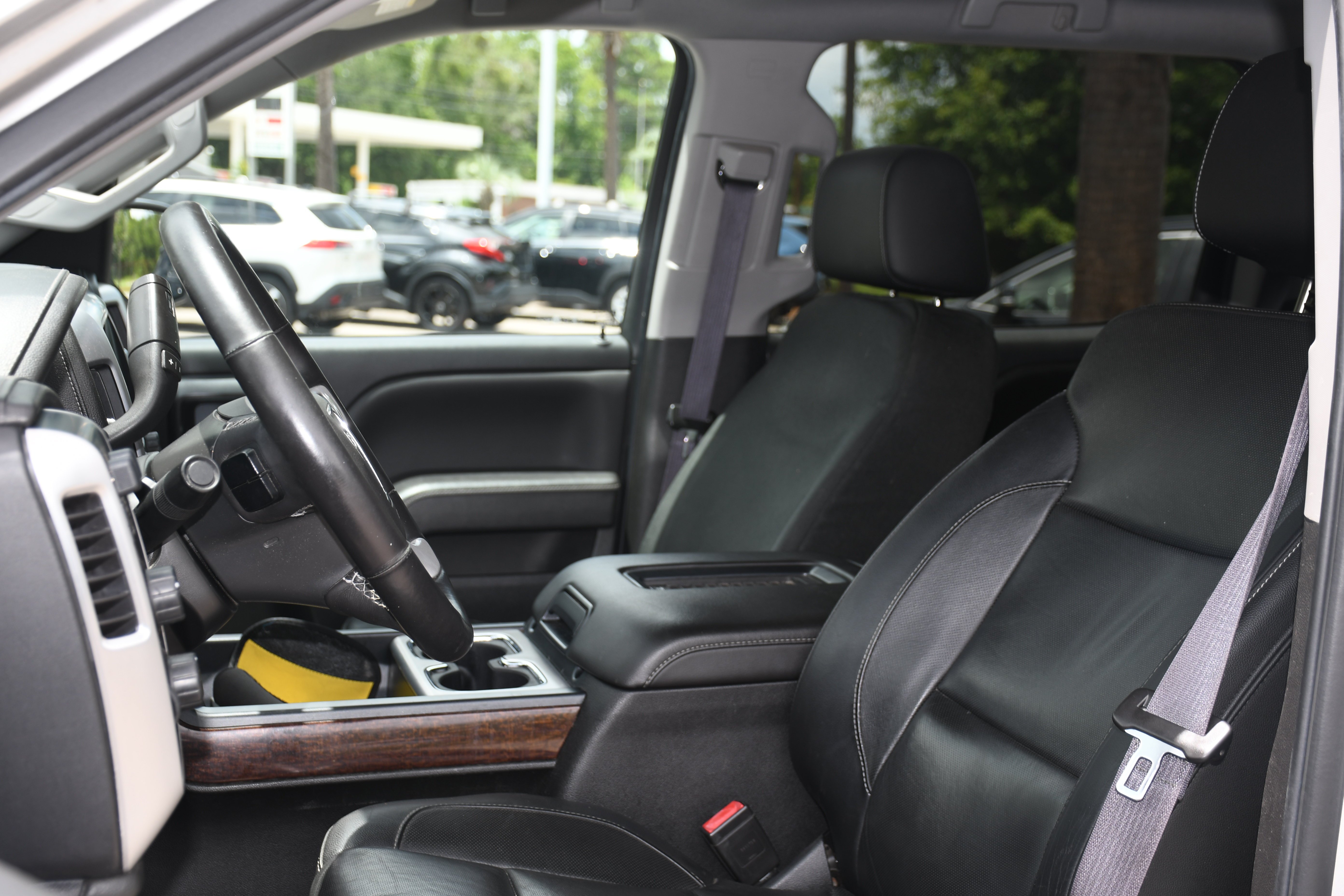 Used 2017 Silver GMC SLT image 12
