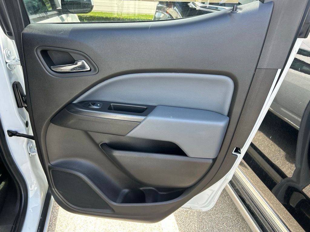 Used 2018 White Chevrolet Z71 image 45