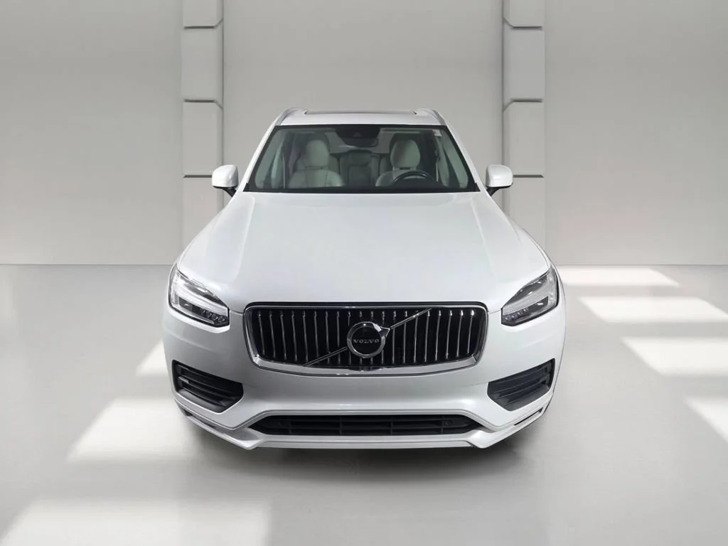 Used 2020 Crystal White Volvo Momentum image 3