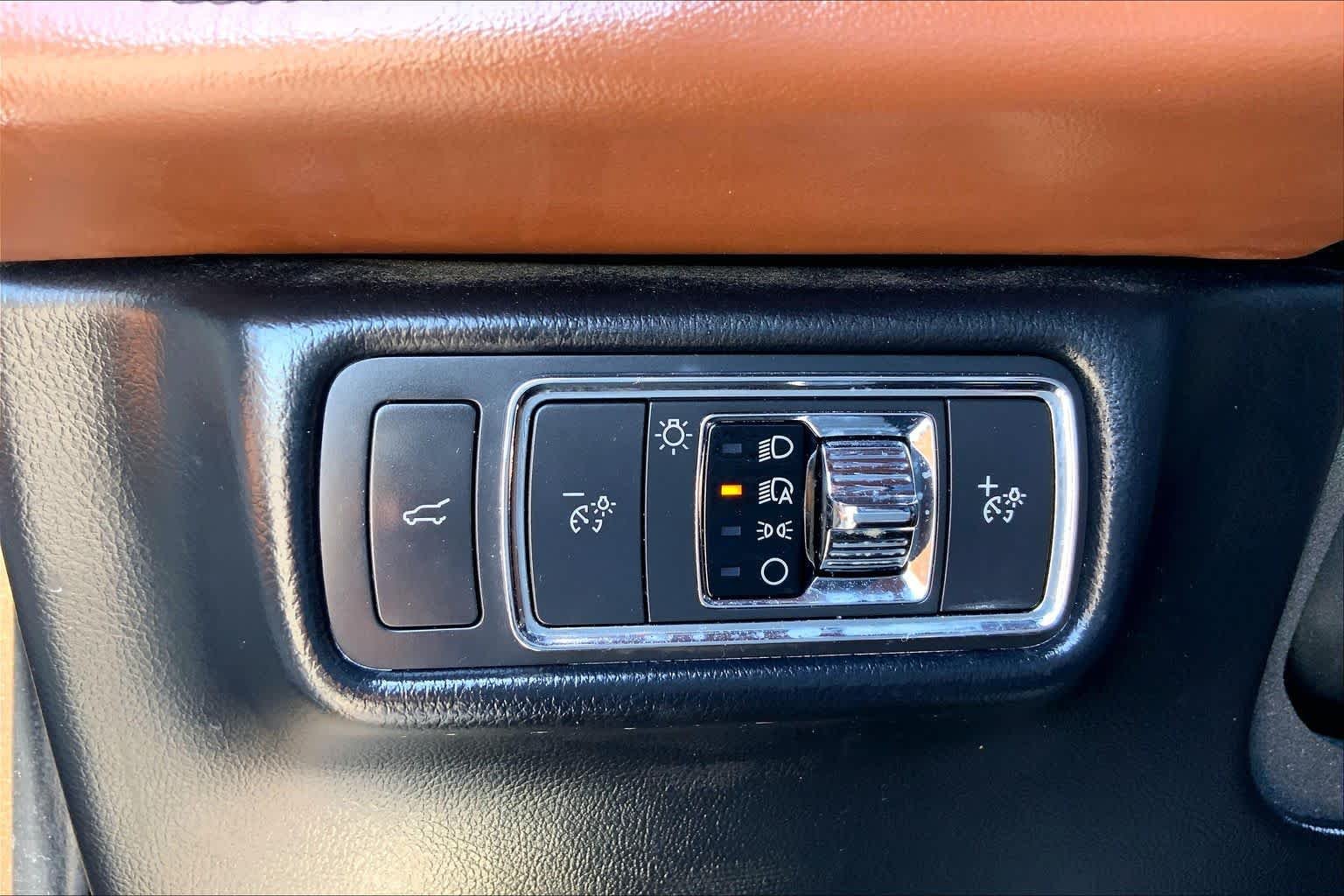 Used 2022 Bronze Smoke Metallic Clearcoat Lincoln Reserve image 29