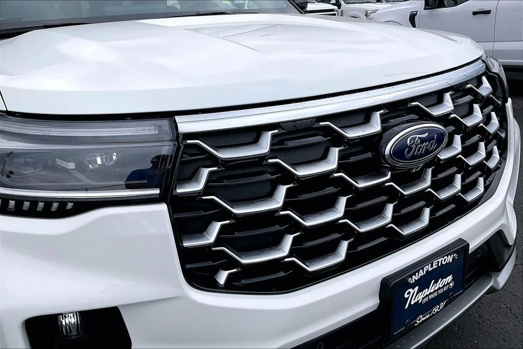 New 2026 Star White Metallic Tri-Coat Ford Platinum™ image 31