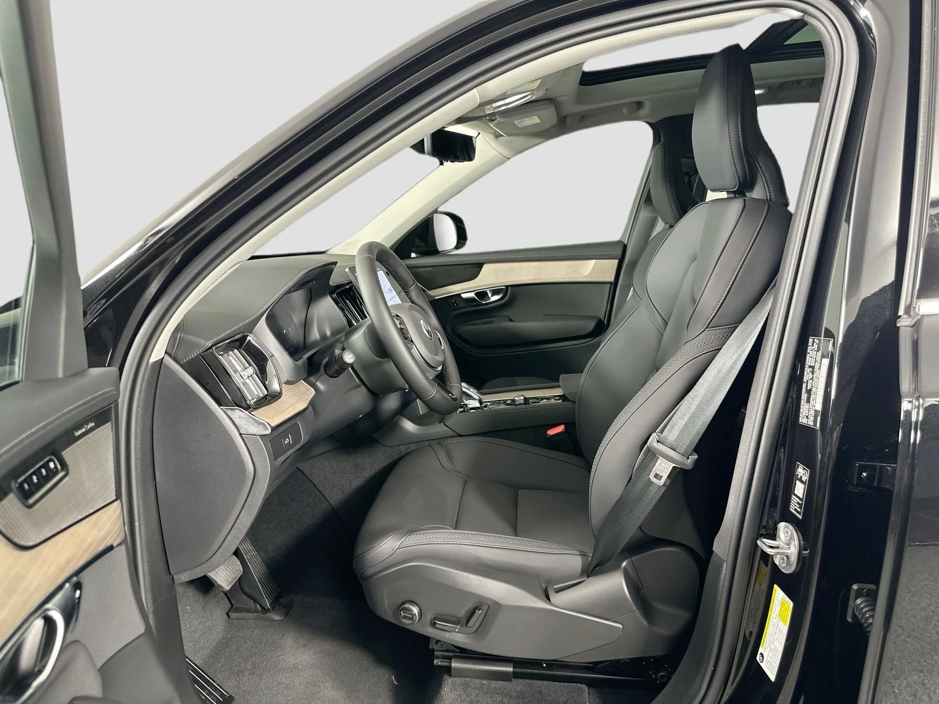 2026 Volvo XC90 Plus - Photo 23