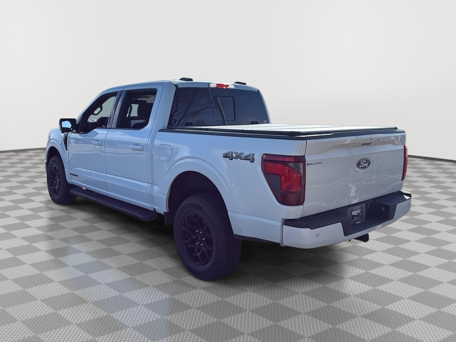 Used 2024 Oxford White Ford XLT image 11