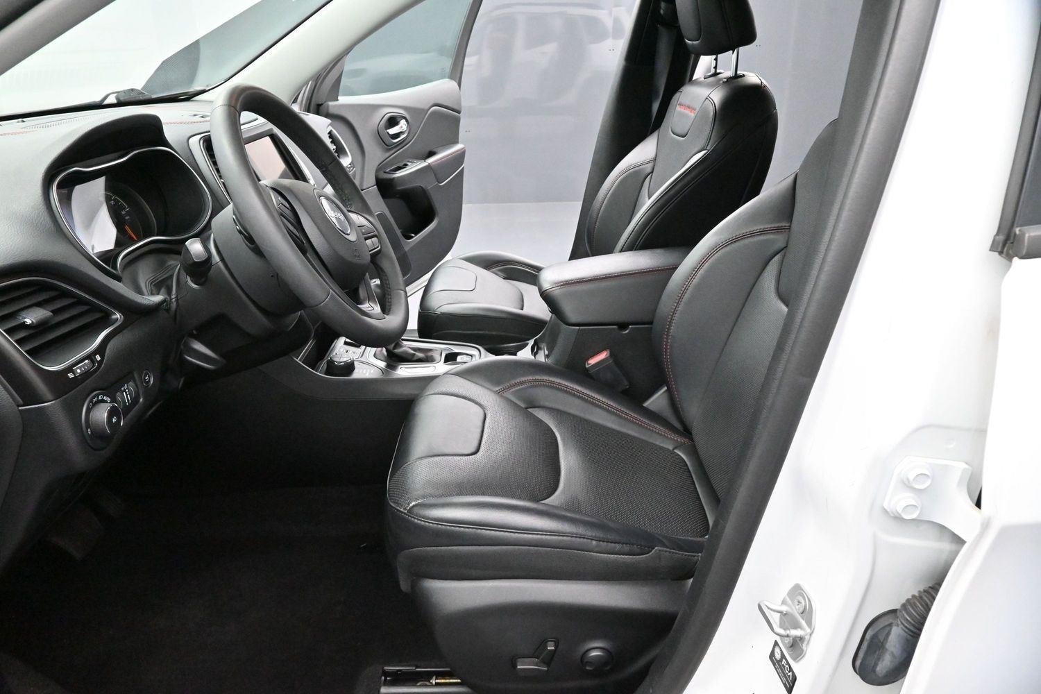 Used 2022 Bright White Clearcoat Jeep Trailhawk image 14