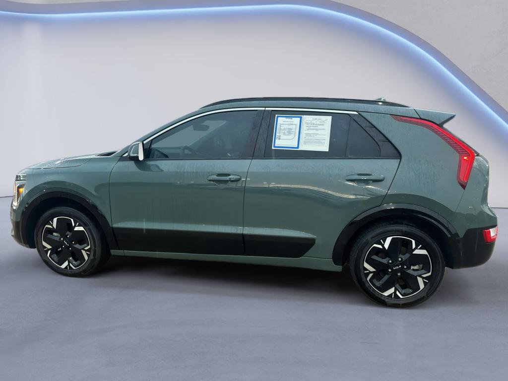 Used 2023 Cityscape Green Kia Wind image 9