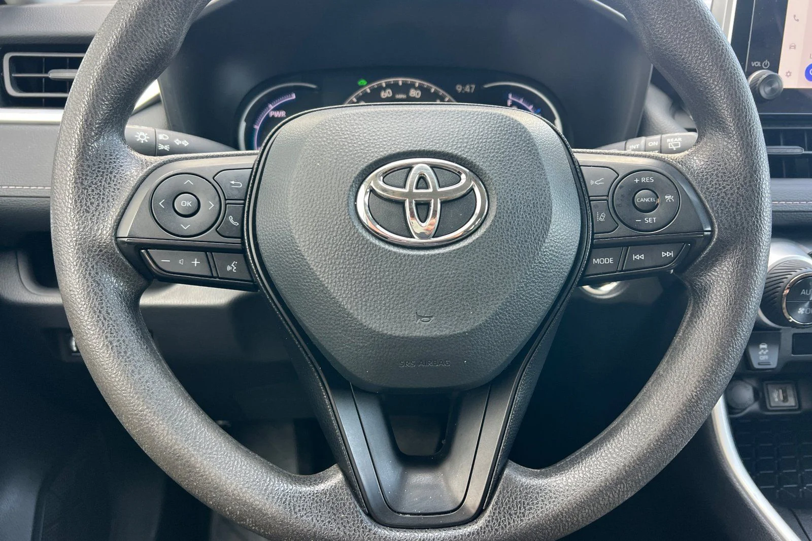 Used 2025 White Toyota XLE image 23