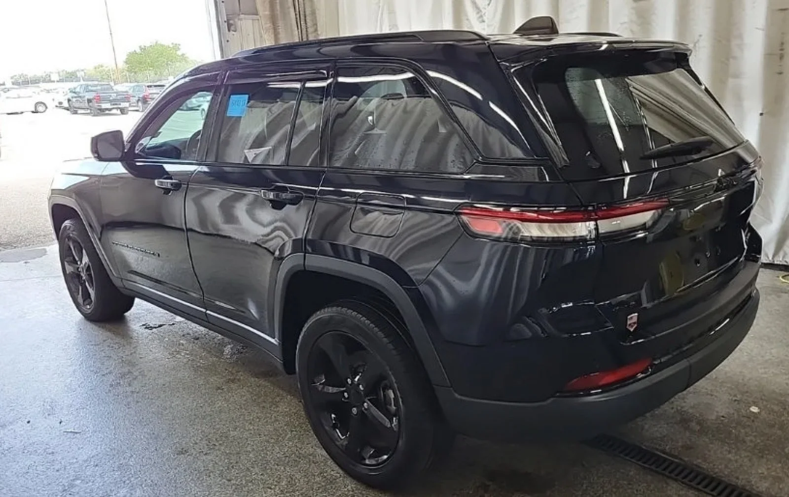 Used 2023 Midnight Sky Jeep Limited image 2