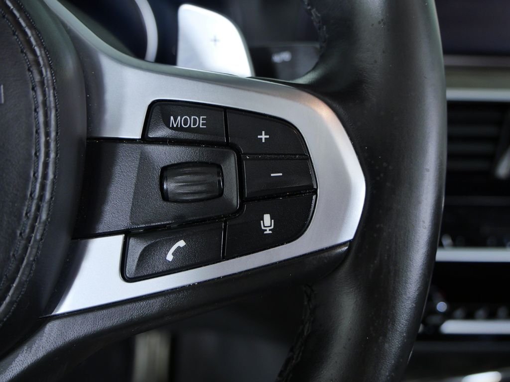 Used 2018 Carbon Black Metallic BMW M550i xDrive image 43