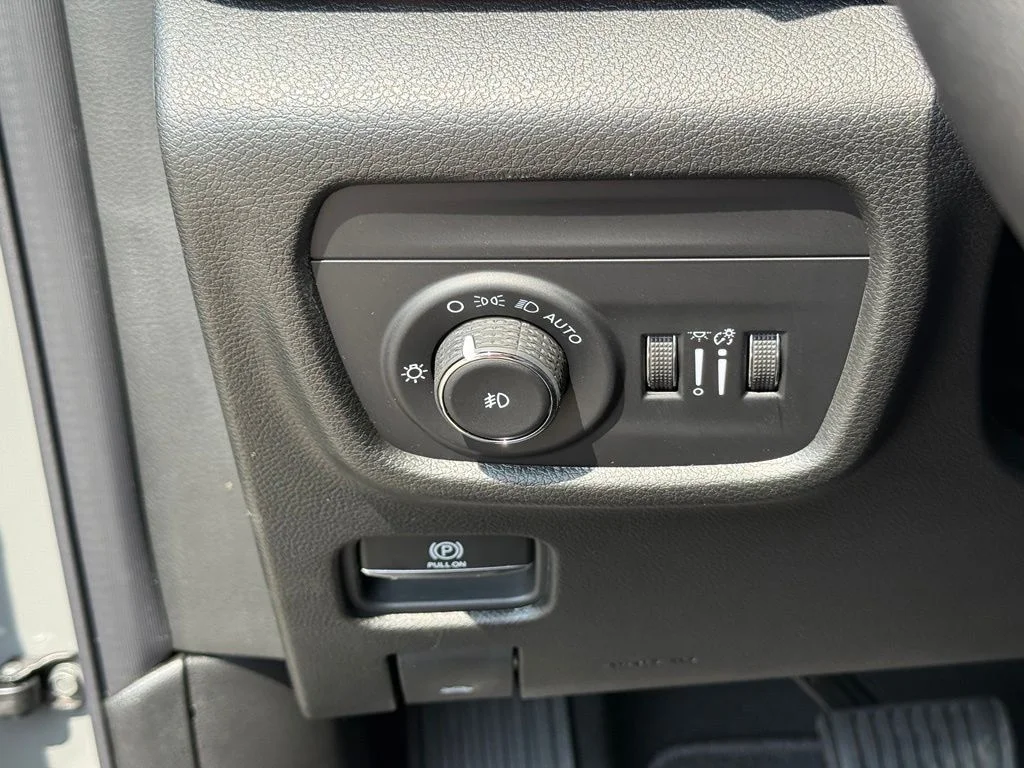 New 2027 Sting-Gray Clearcoat Jeep Limited image 17