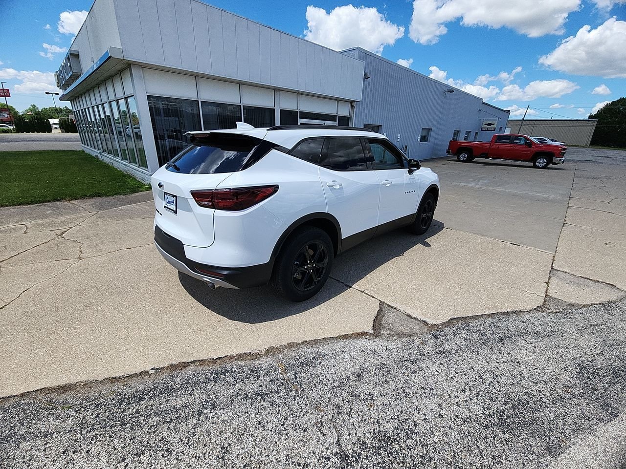 New 2026 Summit White Chevrolet 2LT image 8