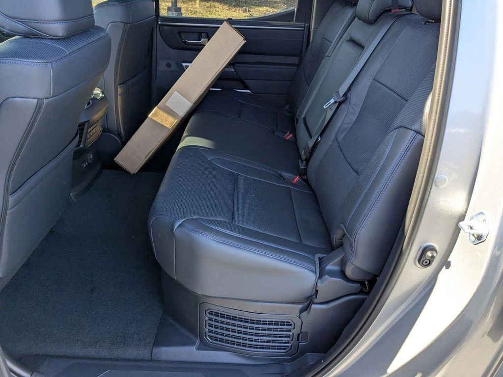 2025 Toyota Tundra Platinum - Photo 32