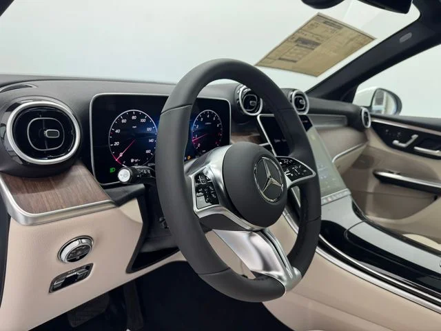 New 2026 Polar White Mercedes-Benz GLC 300 image 42