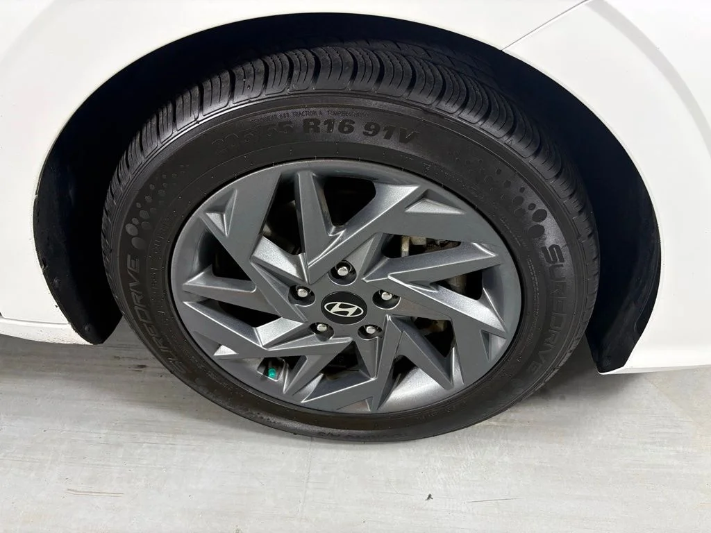 Used 2024 White Hyundai SEL image 11