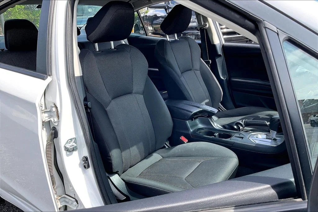 Used 2022 White Subaru Base image 8
