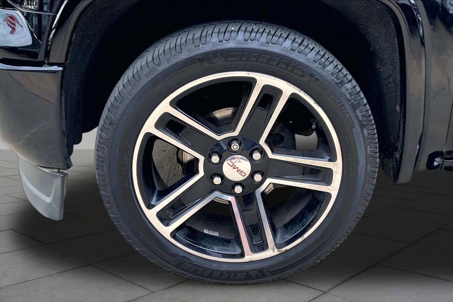 Used 2015 Onyx Black GMC Denali image 11