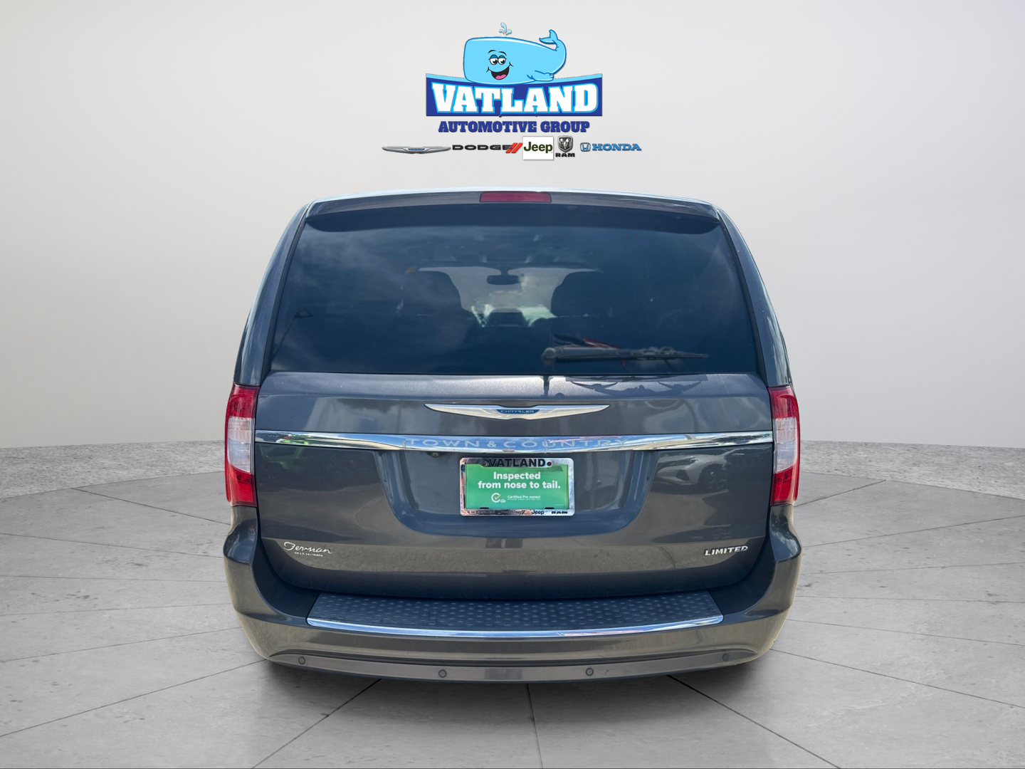 Used 2016 Gray Chrysler Limited image 4