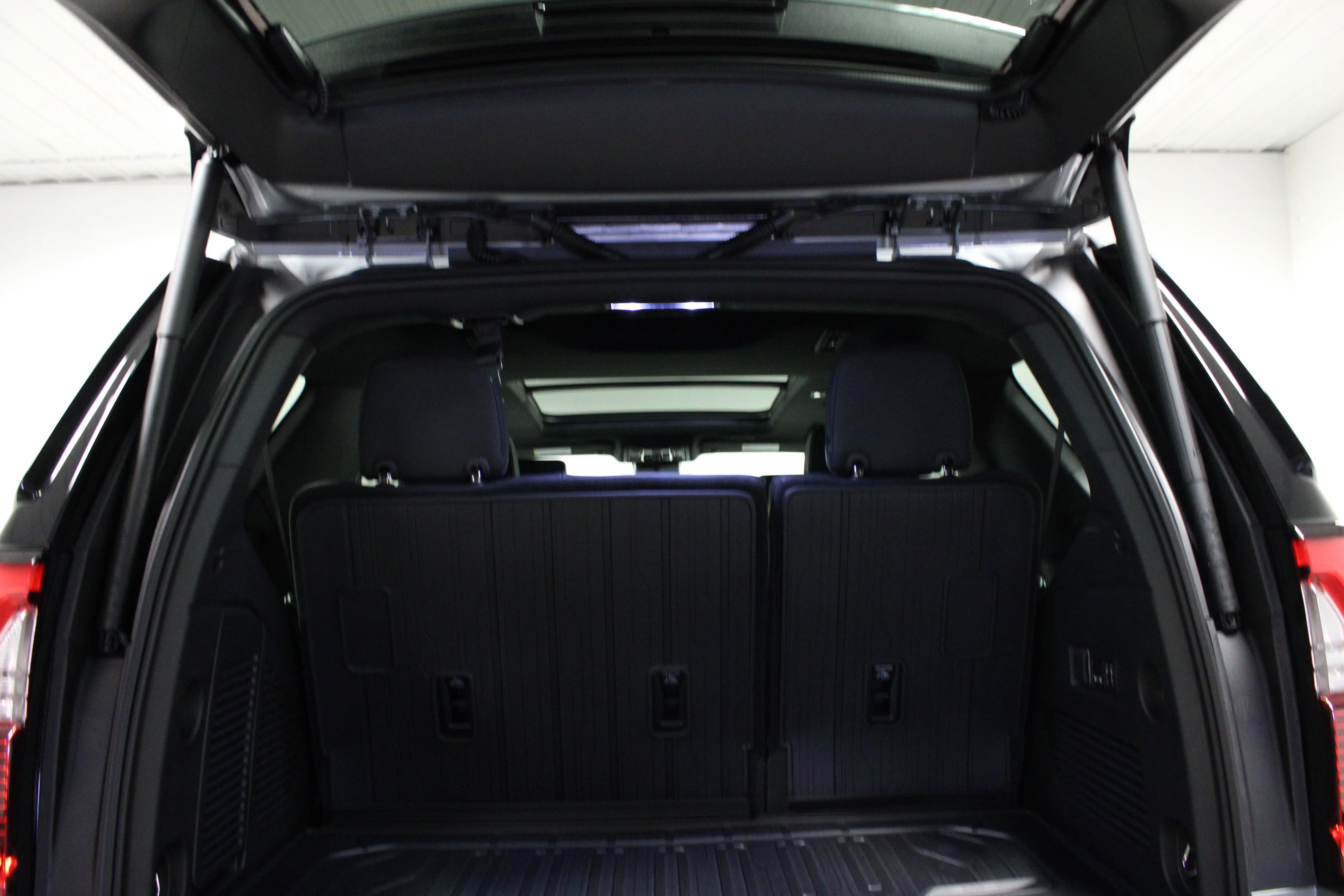 New 2026 Sterling Metallic GMC Elevation image 16