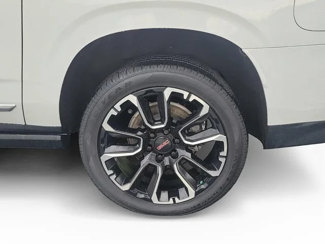 Used 2022 White Frost Tricoat GMC Denali image 40