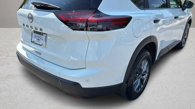 Used 2025 White/off-white Nissan S FWD image 37