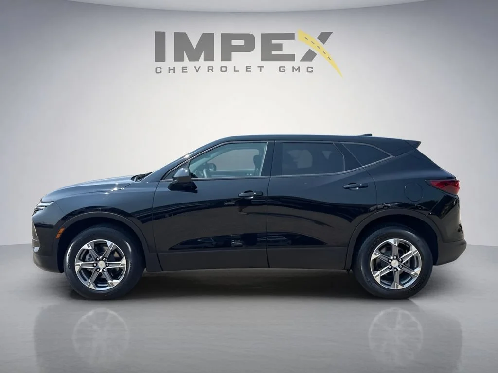 Used 2023 Black Chevrolet 2LT image 2