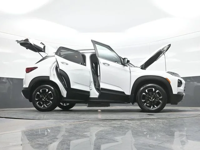 Used 2022 White Chevrolet LT image 31