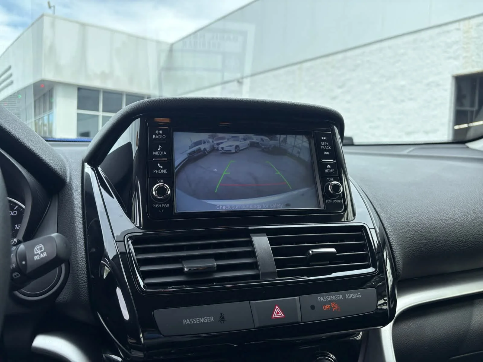 Used 2025 White Diamond Mitsubishi ES image 23