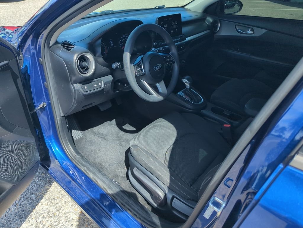 Used 2021 Blue Kia LXS image 11