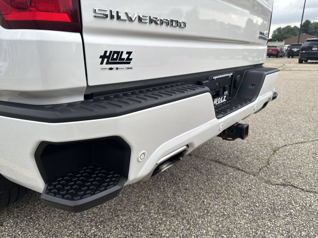 Certified Used 2023 Iridescent Pearl Tricoat Chevrolet High Country image 5