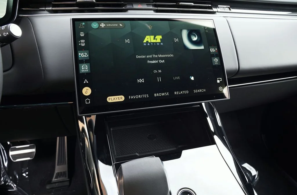 New 2026 Carpathian Grey Land Rover Dynamic SE image 21