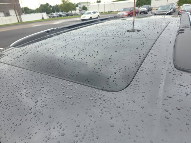 Used 2019 Granite Crystal Metallic Clearcoat Chrysler Limited image 8