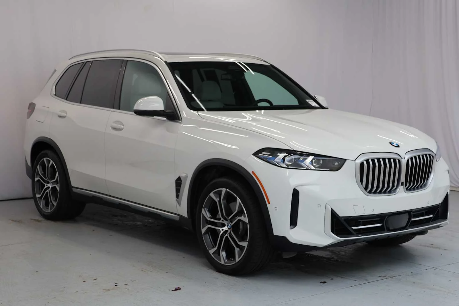Certified Used 2026 Alpine White BMW sDrive40i image 3