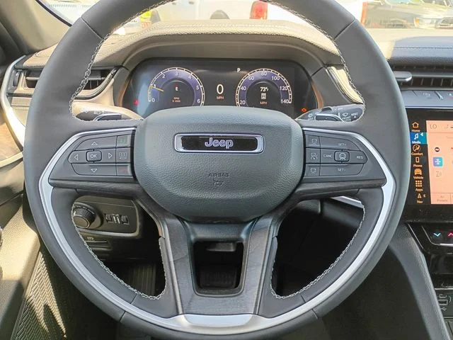 New 2026 Silver Zynith Exterior Paint Jeep Altitude image 13