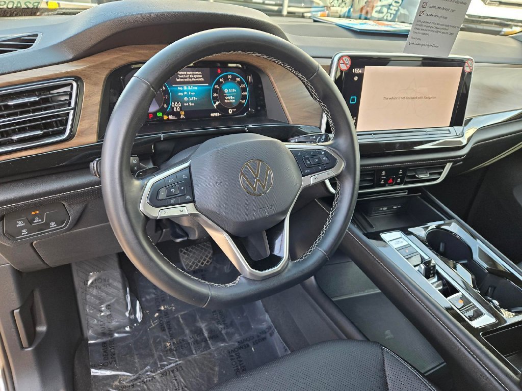 Used 2025  Volkswagen 2.0T SE w/Technology image 9