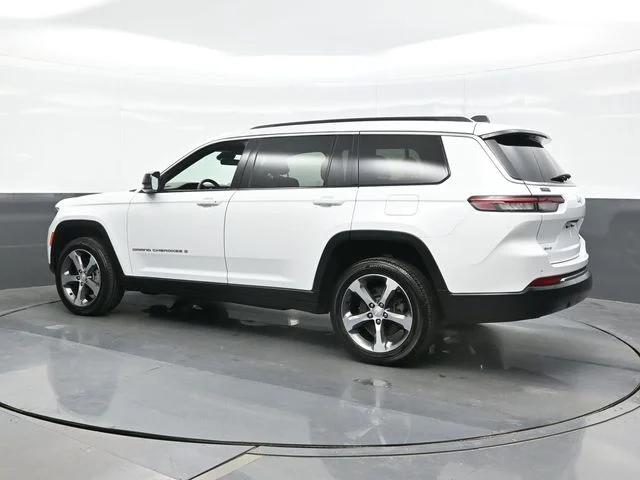 Used 2025 White Jeep Limited image 3