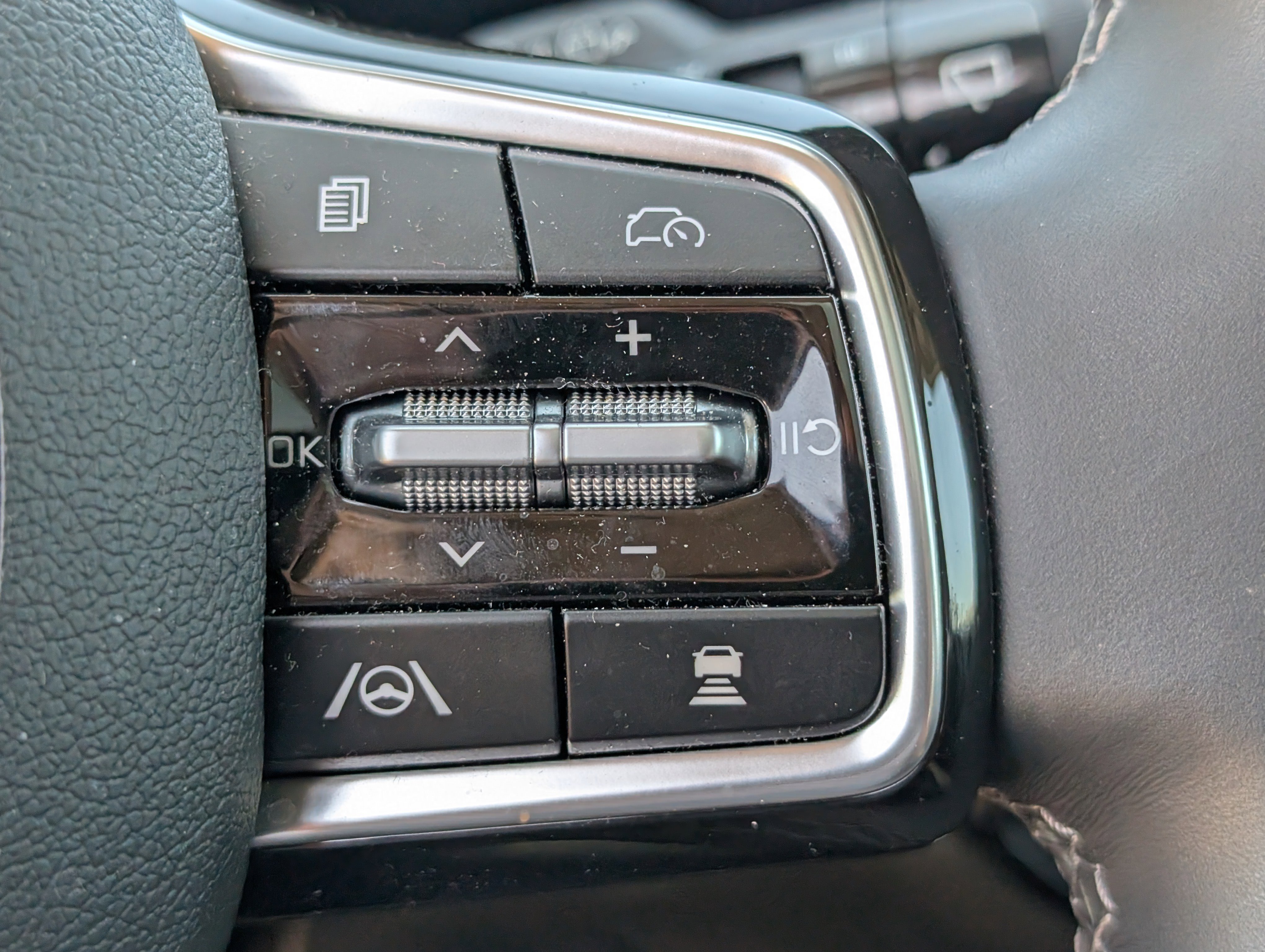2025 Kia Sorento S - Photo 19