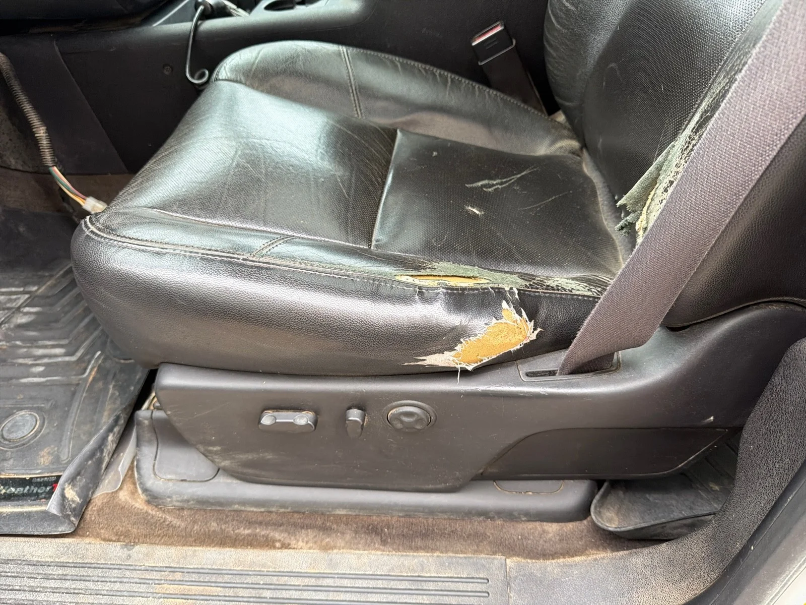 Used 2014 Summit White Chevrolet LTZ image 26