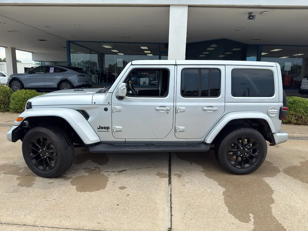 Used 2023 Silver Zynith Jeep High Altitude image 12